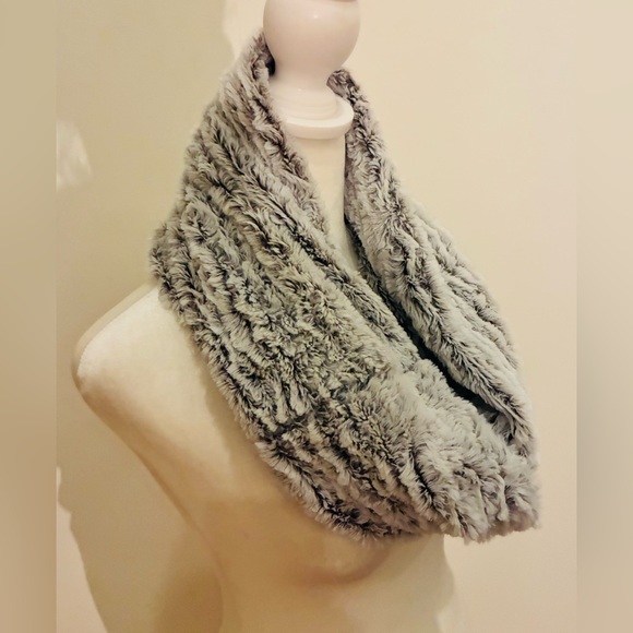 Luxurious Gray Faux Fur Infinity Scarf - Picture 2 of 5